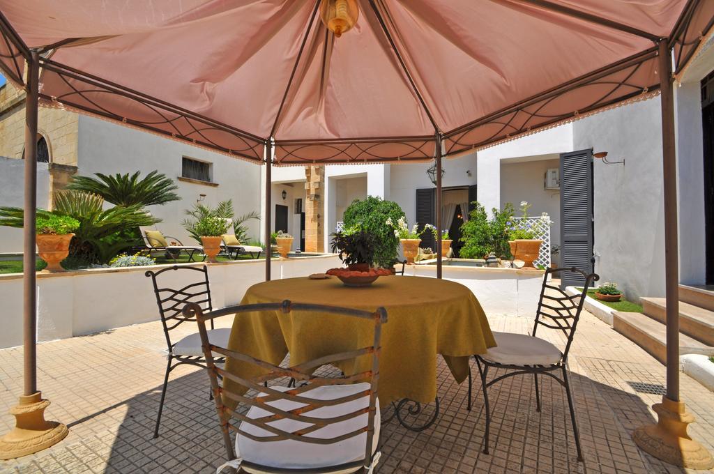 Palazzo De Donatis B&B Melissano Eksteriør billede