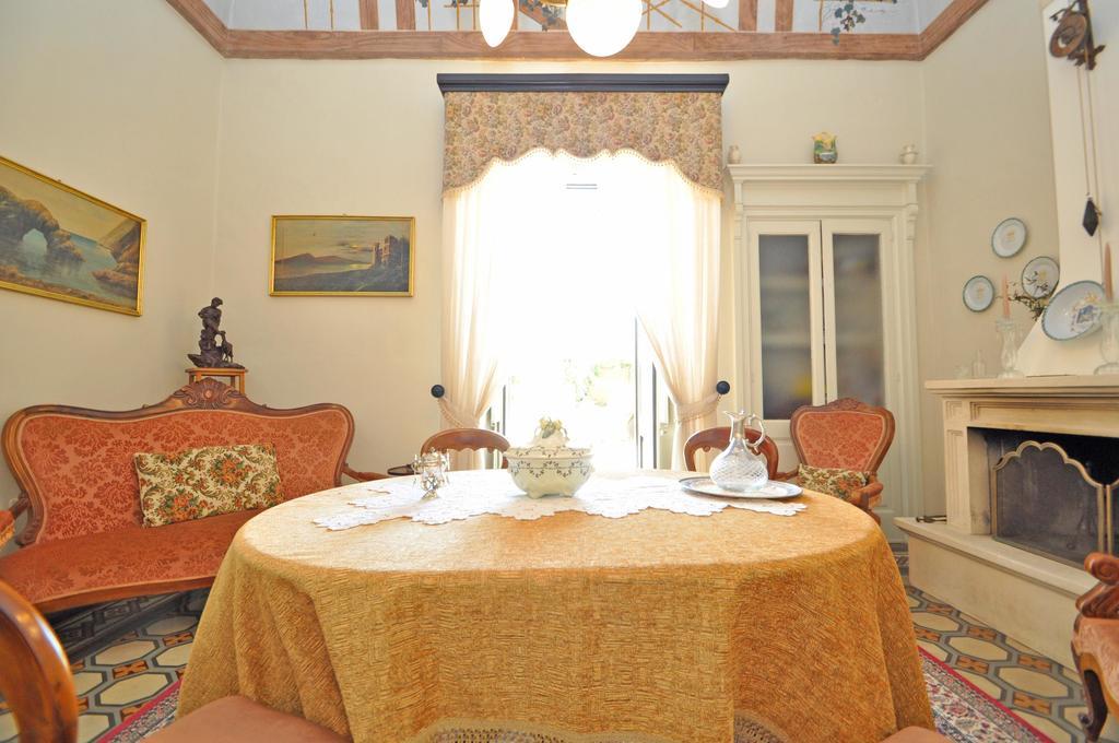 Palazzo De Donatis B&B Melissano Eksteriør billede