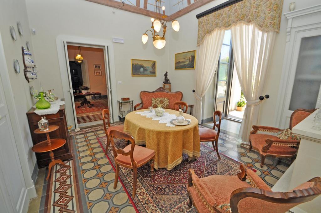 Palazzo De Donatis B&B Melissano Eksteriør billede